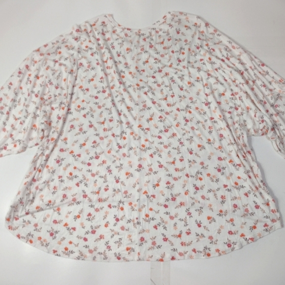 The Zig Zag Stripe Women's White With Floral Print Top Size (XL) - Picture 6 of 9
